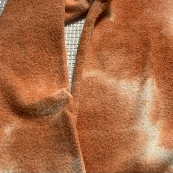 Wst Cst Women's Long Sleeve Tie-Dye Cut-Out Back Lightweight Sweatshirt - Picture 3 of 9